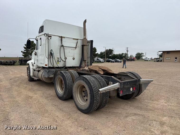 image for item FB6817 2005 International 9400i semi truck