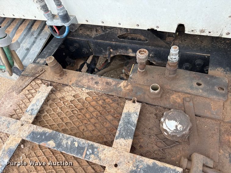 image for item FB6817 2005 International 9400i semi truck
