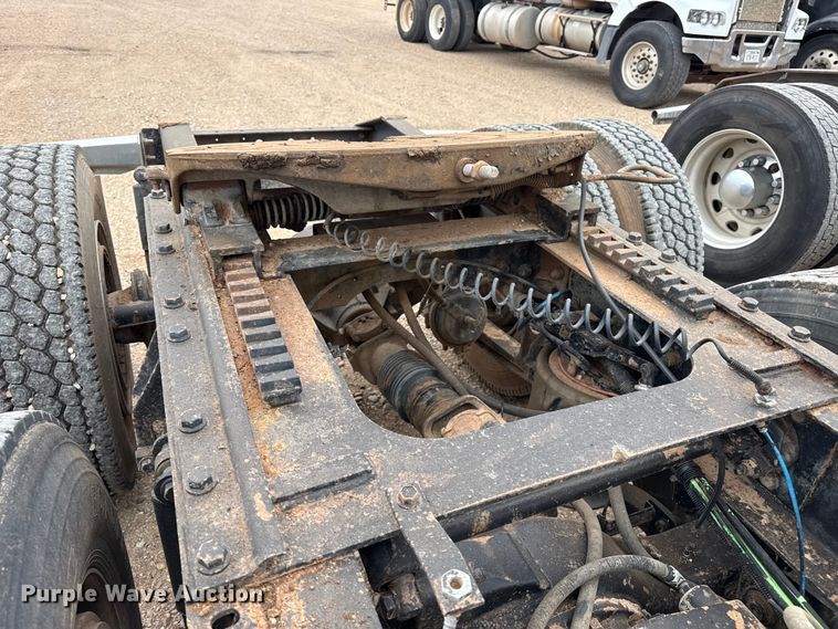 image for item FB6817 2005 International 9400i semi truck