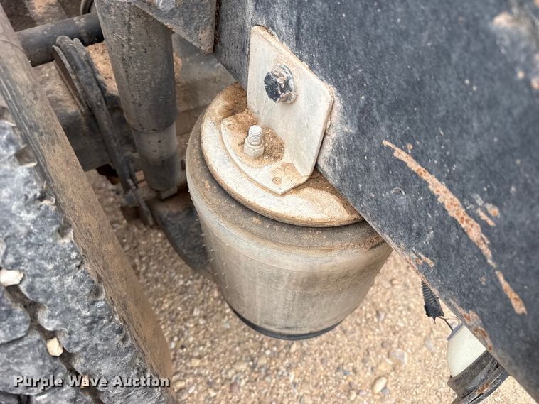 image for item FB6817 2005 International 9400i semi truck