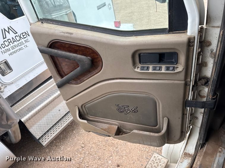 image for item FB6817 2005 International 9400i semi truck