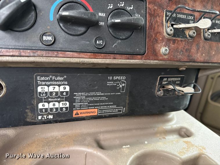 image for item FB6817 2005 International 9400i semi truck