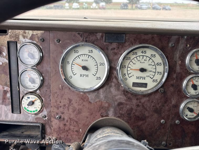 image for item FB6817 2005 International 9400i semi truck