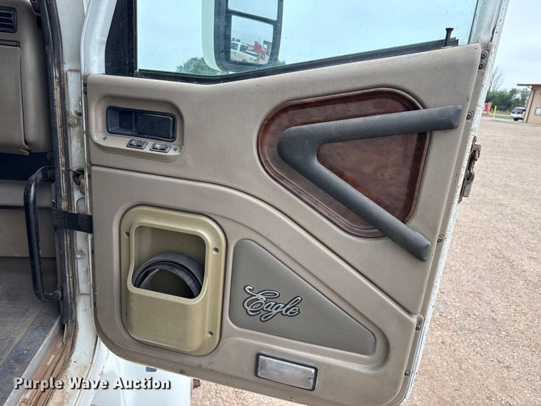 image for item FB6817 2005 International 9400i semi truck