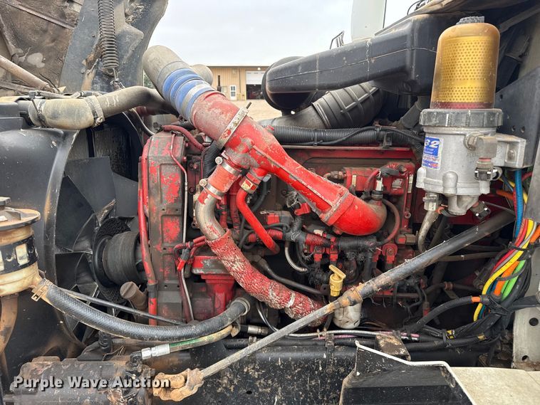 image for item FB6817 2005 International 9400i semi truck