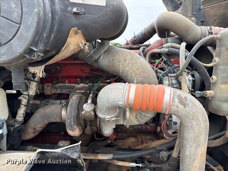 image for item FB6817 2005 International 9400i semi truck