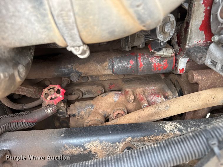 image for item FB6817 2005 International 9400i semi truck