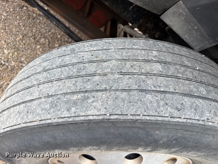 image for item FB6817 2005 International 9400i semi truck