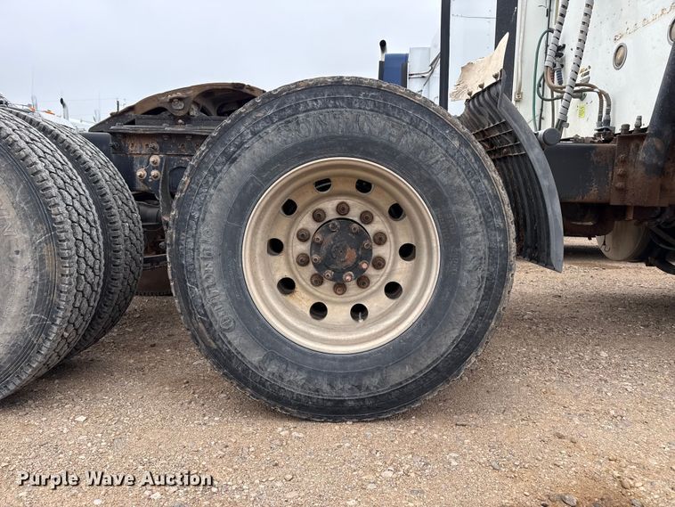 image for item FB6817 2005 International 9400i semi truck