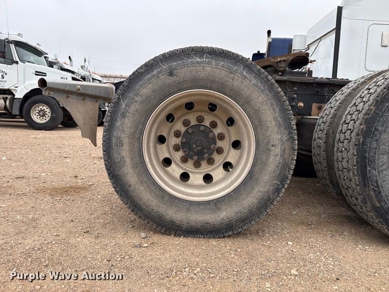 image for item FB6817 2005 International 9400i semi truck