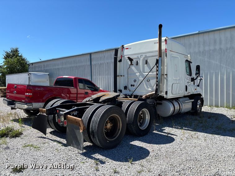 image for item FC1657 2018 Freightliner Cascadia 125 semi truck