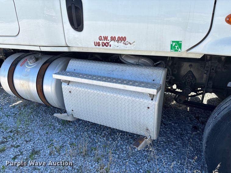 image for item FC1657 2018 Freightliner Cascadia 125 semi truck