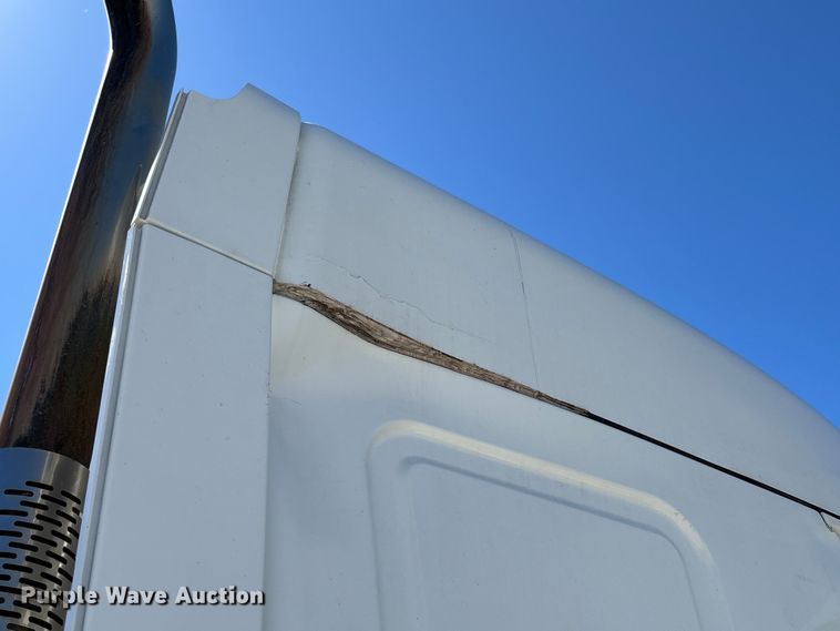 image for item FC1657 2018 Freightliner Cascadia 125 semi truck