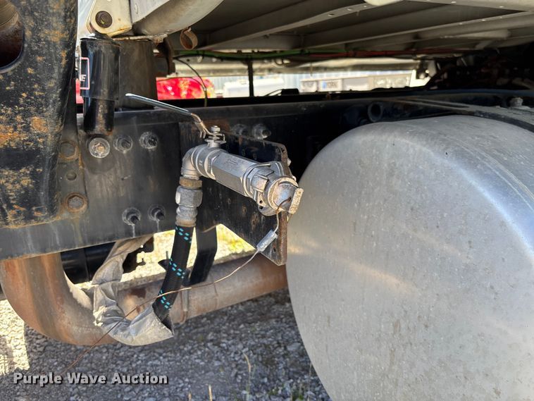 image for item FC1657 2018 Freightliner Cascadia 125 semi truck