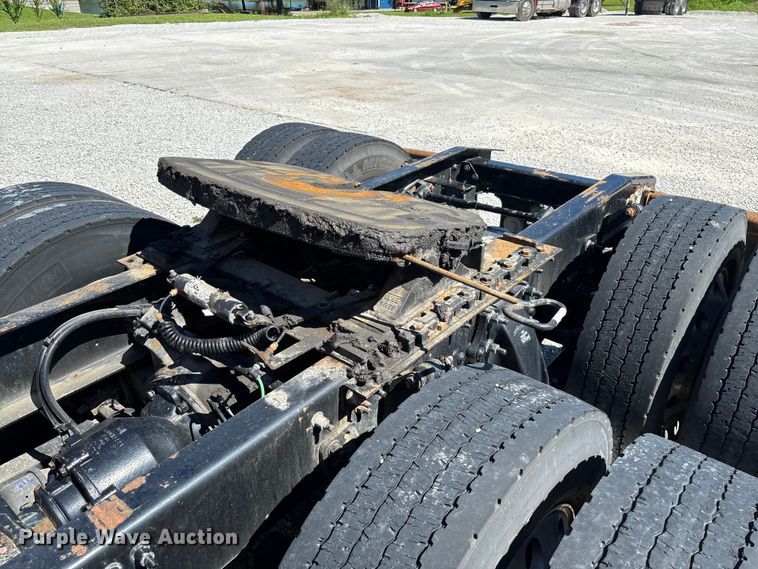 image for item FC1657 2018 Freightliner Cascadia 125 semi truck