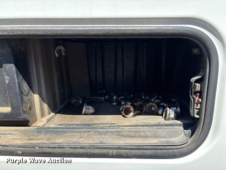 image for item FC1657 2018 Freightliner Cascadia 125 semi truck