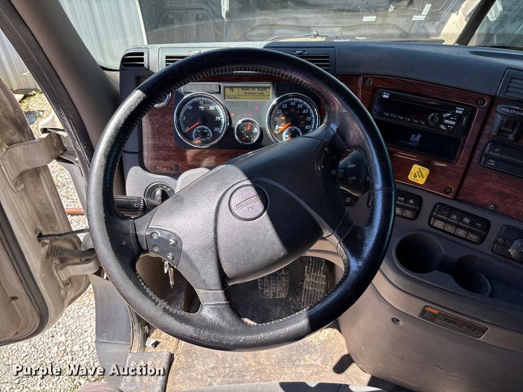 image for item FC1657 2018 Freightliner Cascadia 125 semi truck
