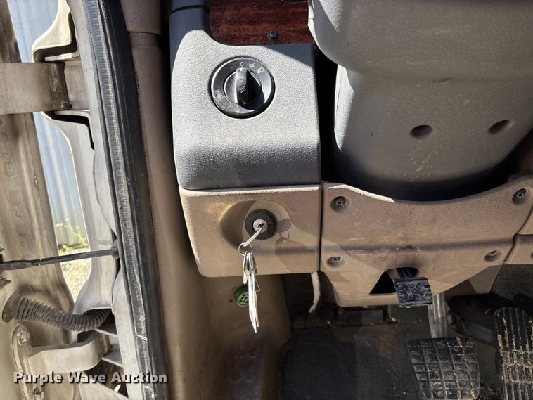 image for item FC1657 2018 Freightliner Cascadia 125 semi truck