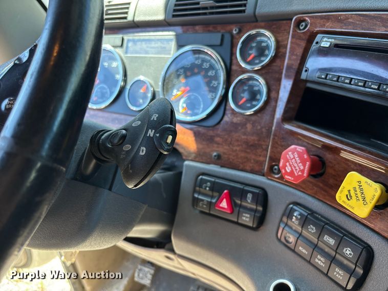 image for item FC1657 2018 Freightliner Cascadia 125 semi truck