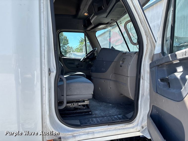 image for item FC1657 2018 Freightliner Cascadia 125 semi truck