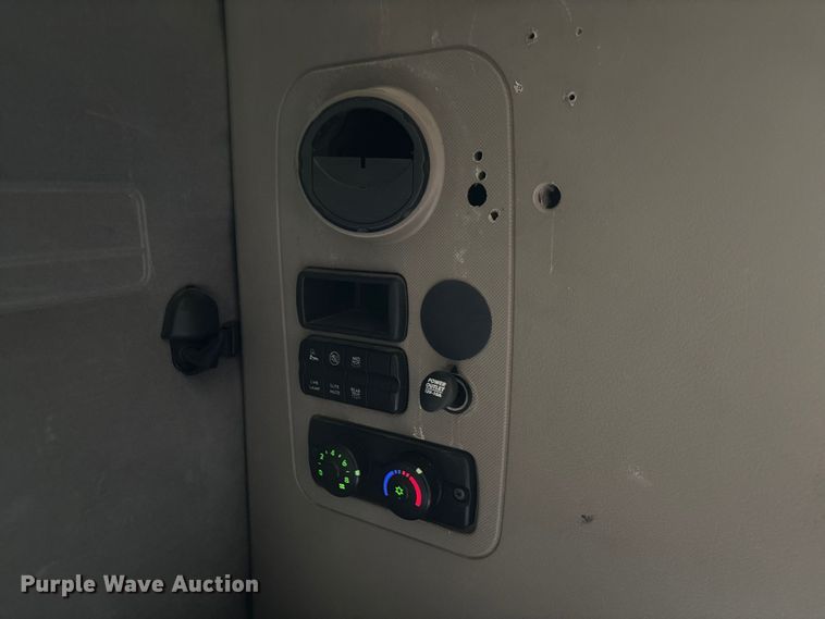 image for item FC1657 2018 Freightliner Cascadia 125 semi truck