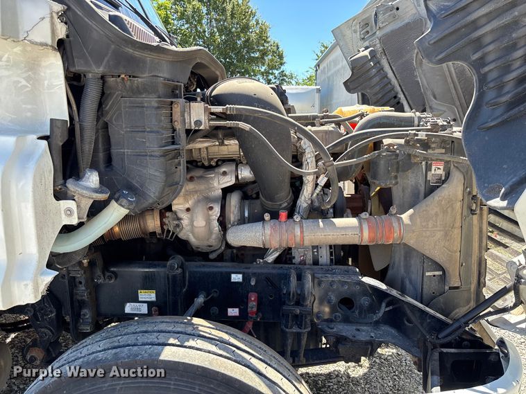 image for item FC1657 2018 Freightliner Cascadia 125 semi truck