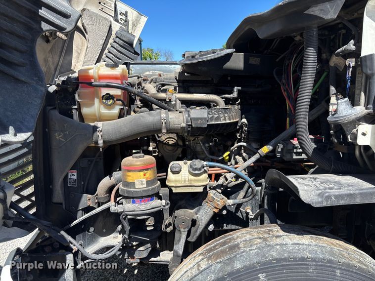image for item FC1657 2018 Freightliner Cascadia 125 semi truck