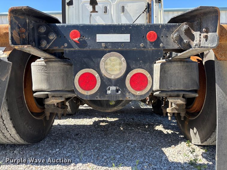 image for item FC1657 2018 Freightliner Cascadia 125 semi truck
