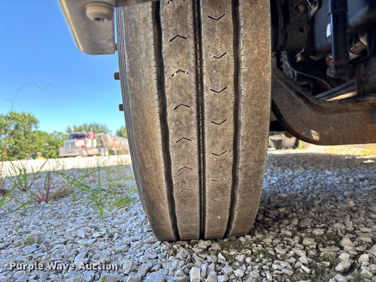 image for item FC1657 2018 Freightliner Cascadia 125 semi truck