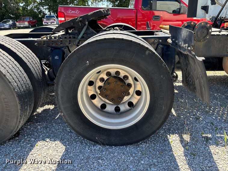 image for item FC1657 2018 Freightliner Cascadia 125 semi truck