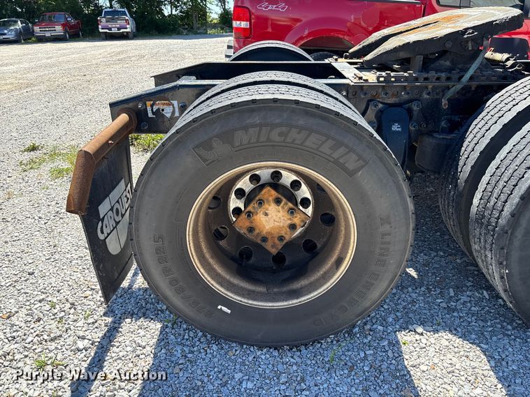 image for item FC1657 2018 Freightliner Cascadia 125 semi truck