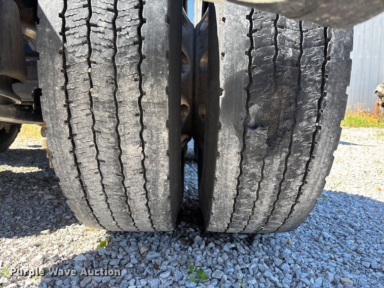 image for item FC1657 2018 Freightliner Cascadia 125 semi truck