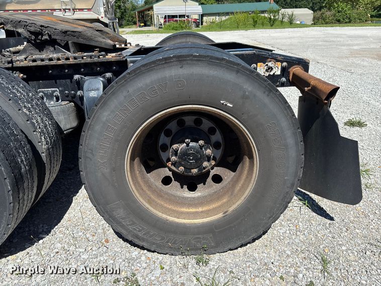 image for item FC1657 2018 Freightliner Cascadia 125 semi truck
