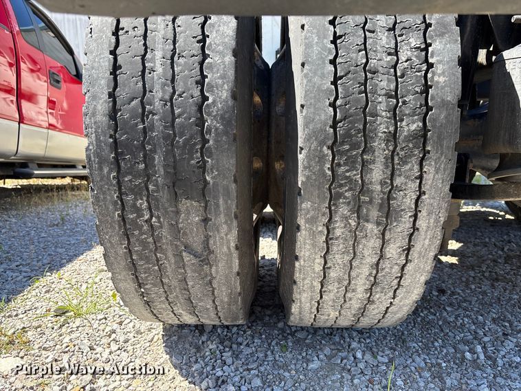 image for item FC1657 2018 Freightliner Cascadia 125 semi truck