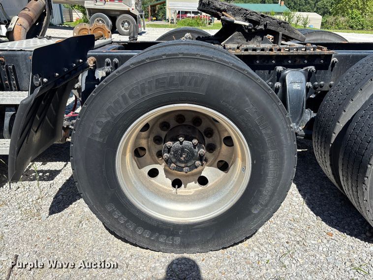 image for item FC1657 2018 Freightliner Cascadia 125 semi truck