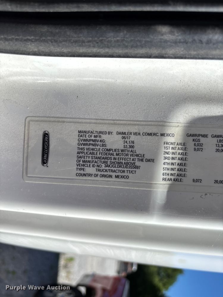 image for item FC1657 2018 Freightliner Cascadia 125 semi truck