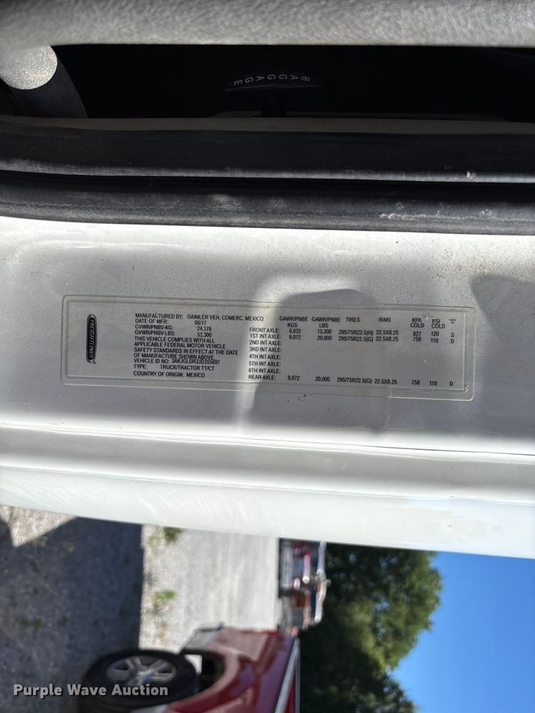 image for item FC1657 2018 Freightliner Cascadia 125 semi truck