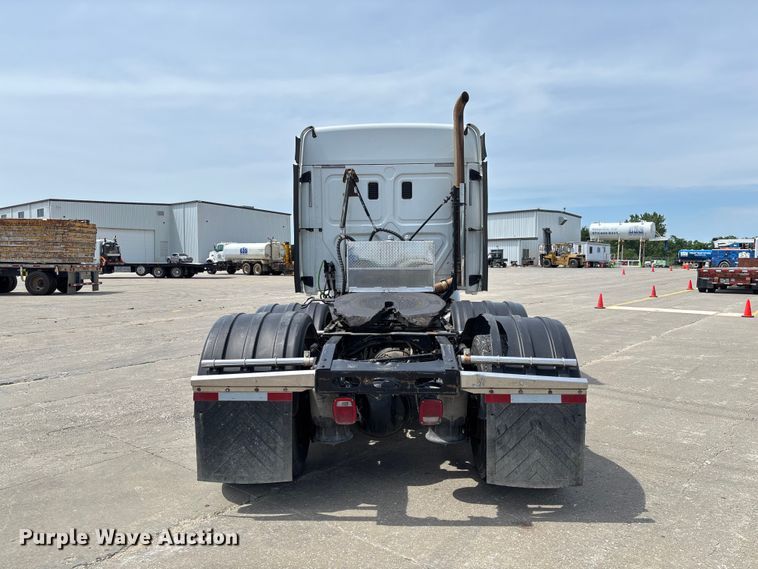 image for item FC1692 2016 Freightliner Cascadia 125 semi truck