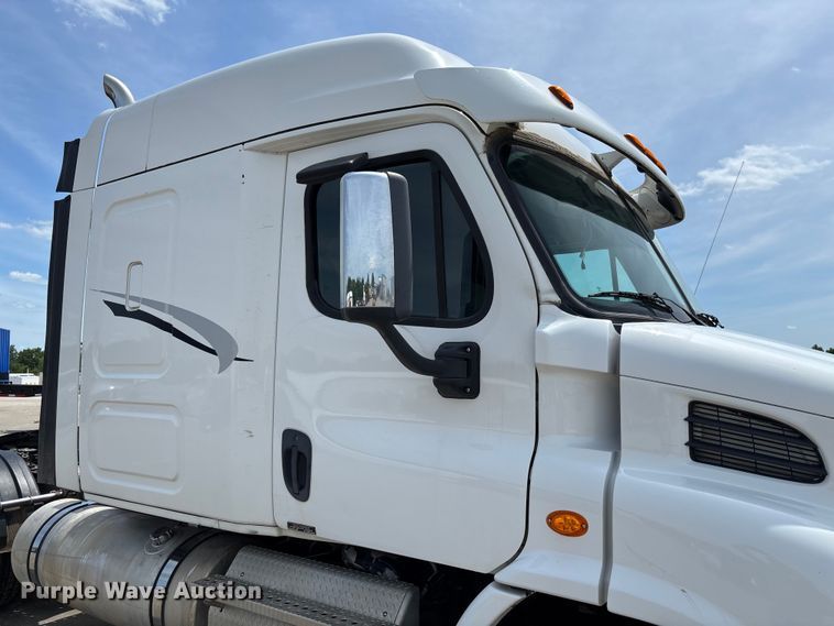 image for item FC1692 2016 Freightliner Cascadia 125 semi truck