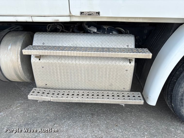 image for item FC1692 2016 Freightliner Cascadia 125 semi truck