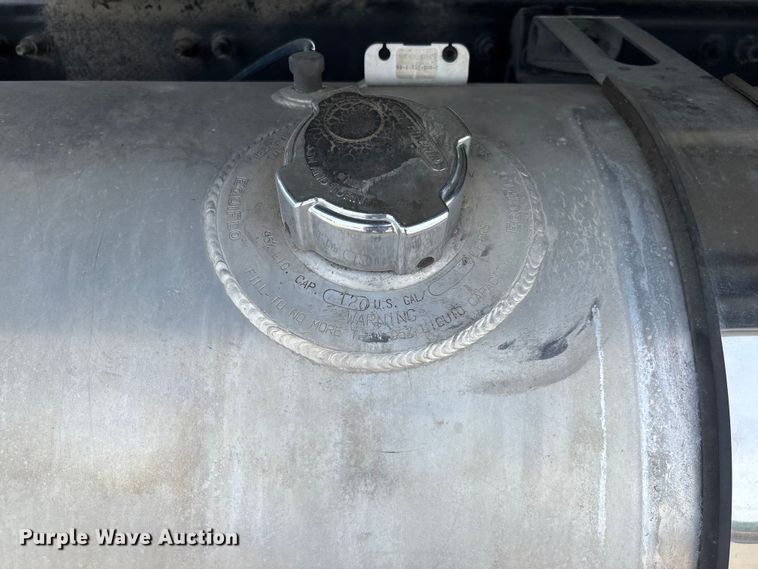 image for item FC1692 2016 Freightliner Cascadia 125 semi truck
