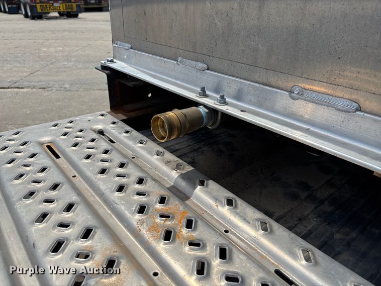 image for item FC1692 2016 Freightliner Cascadia 125 semi truck