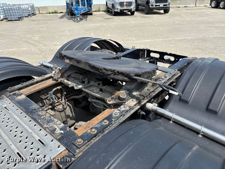 image for item FC1692 2016 Freightliner Cascadia 125 semi truck