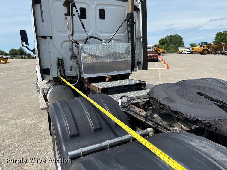 image for item FC1692 2016 Freightliner Cascadia 125 semi truck
