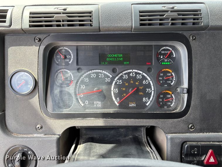 image for item FC1692 2016 Freightliner Cascadia 125 semi truck