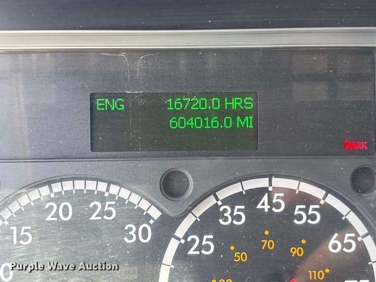 image for item FC1692 2016 Freightliner Cascadia 125 semi truck