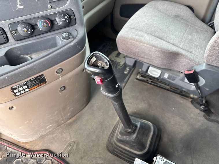 image for item FC1692 2016 Freightliner Cascadia 125 semi truck