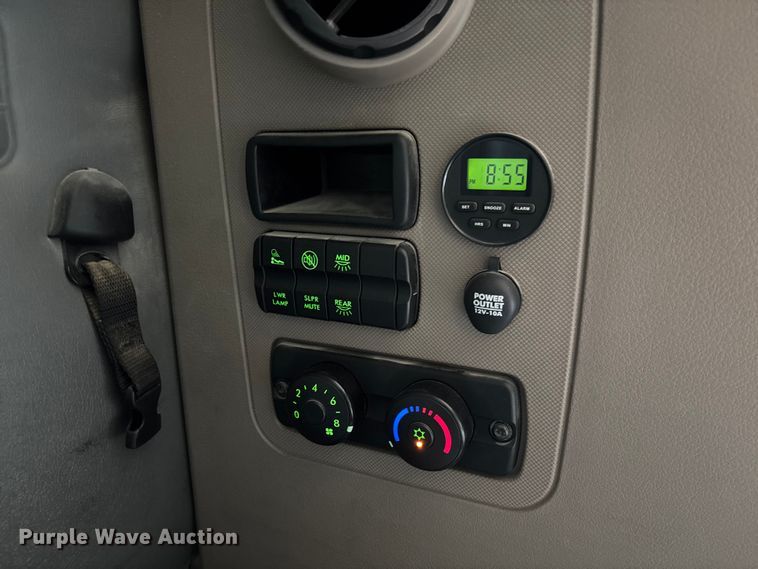 image for item FC1692 2016 Freightliner Cascadia 125 semi truck