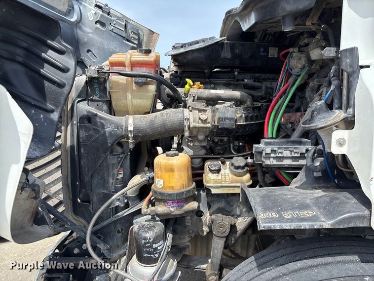 image for item FC1692 2016 Freightliner Cascadia 125 semi truck