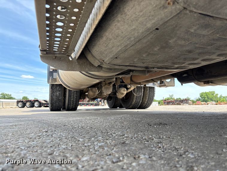 image for item FC1692 2016 Freightliner Cascadia 125 semi truck
